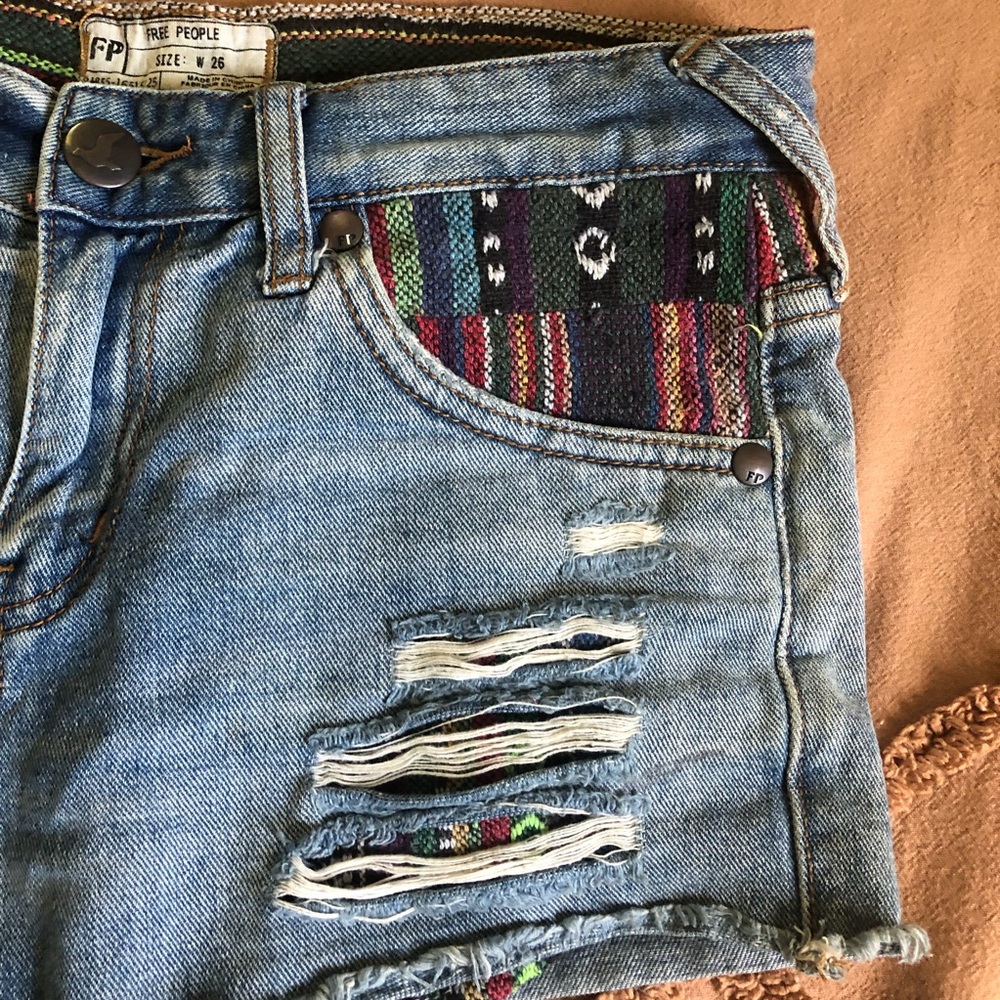 Free People Distressed denim Rugged Baja Shorts Size 26 - Picture 8 of 16